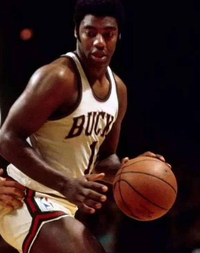 一个是湖人 一个是湖人